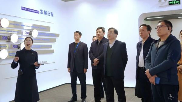 湖南省政協(xié)副主席、省工商聯(lián)主席張健一行到中偉寧鄉(xiāng)產(chǎn)業(yè)基地考察