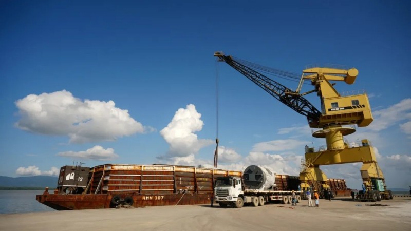 邁入投產“加速度”|中偉南加里曼丹產業(yè)基地首批設備到港
