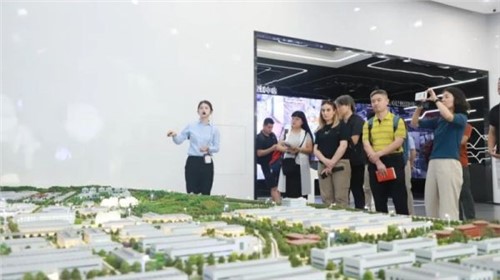 國際媒體第二波！法新社等11家國內(nèi)外主流媒體采訪中偉
